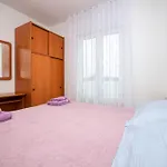Apartment With Parking Space Pirovac, Sibenik - 15320