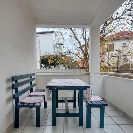 Apartment With A Parking Space Pirovac, Sibenik - 15320 *
