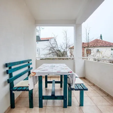 Apartment With A Parking Space Pirovac, Sibenik - 15320 *