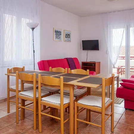 Apartment With A Parking Space Pirovac, Sibenik - 15320 *