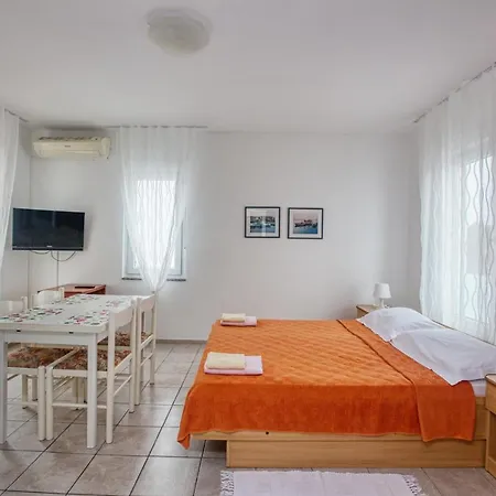 Apartment With A Parking Space Pirovac, Sibenik - 15320