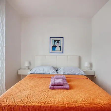 Apartment With A Parking Space Pirovac, Sibenik - 15320 *