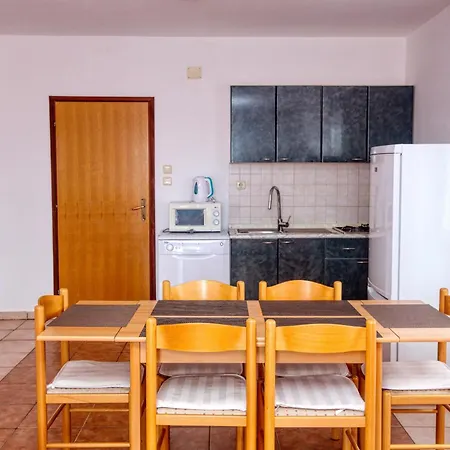 Apartment With A Parking Space Pirovac, Sibenik - 15320 *