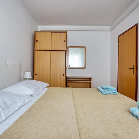 Apartment With A Parking Space Pirovac, Sibenik - 15320 *