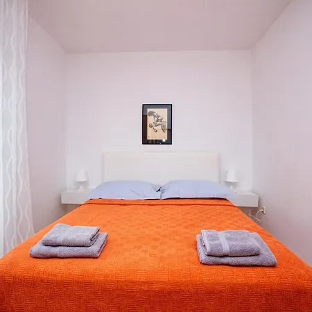 With Parking Space Pirovac, Sibenik - 15320 아파트 피로바츠