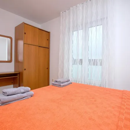 Apartment With A Parking Space Pirovac, Sibenik - 15320