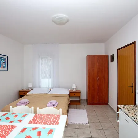 With Parking Space Pirovac, Sibenik - 15320 아파트 피로바츠