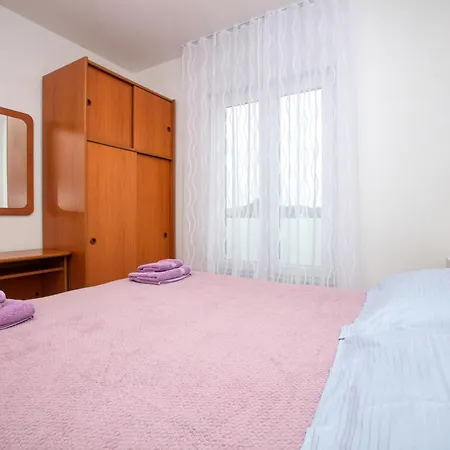 Apartment With A Parking Space Pirovac, Sibenik - 15320