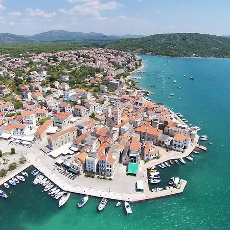 Apartment With A Parking Space Pirovac, Sibenik - 15320 Pirovac