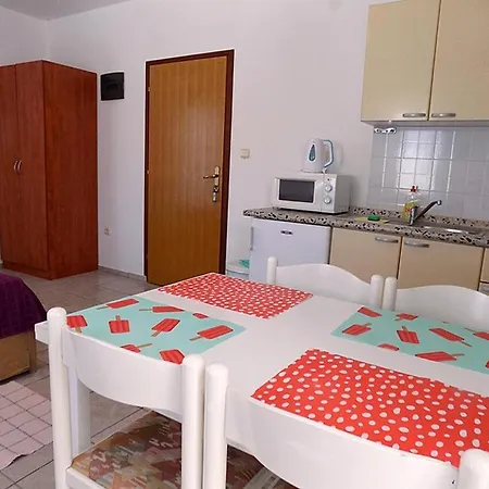 With Parking Space Pirovac, Sibenik - 15320 Apartman Pirovac