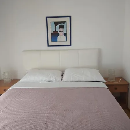 Apartman With Parking Space Pirovac, Sibenik - 15320