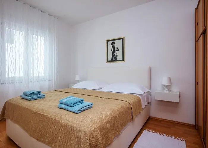 아파트 With Parking Space Pirovac, Sibenik - 15320